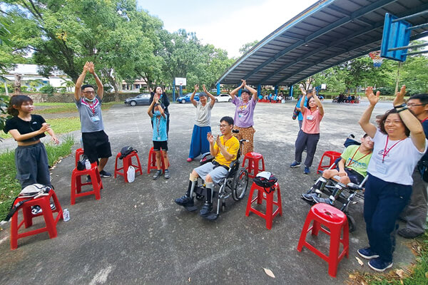 震旦人公益行動「溫暖隨行」— 溫情接力,點燃愛心之光 震旦人公益行動「溫暖隨行」— 溫情接力,點燃愛心之光