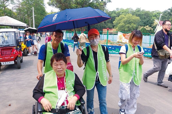 震旦人公益行動「溫暖隨行」—愛心助人 共築溫暖 震旦人公益行動「溫暖隨行」—愛心助人 共築溫暖