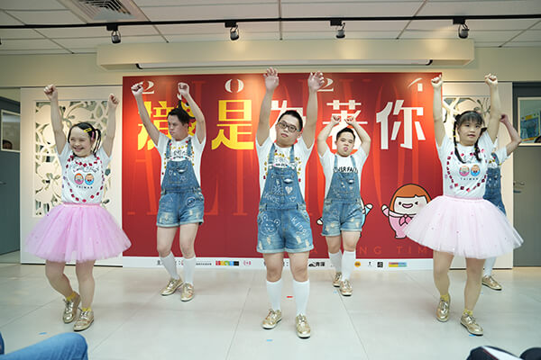 震旦人公益行動「溫暖隨行」— 永續前行,一起共好 震旦人公益行動「溫暖隨行」— 永續前行,一起共好