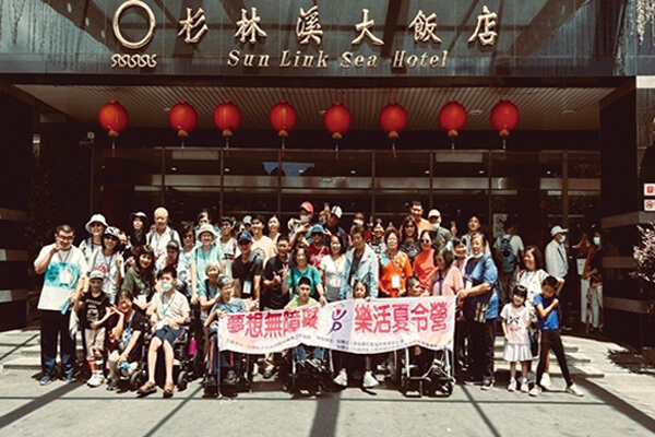 震旦人公益行動「溫暖隨行」-+傳遞愛心,溫暖你我 震旦人公益行動「溫暖隨行」-+傳遞愛心,溫暖你我