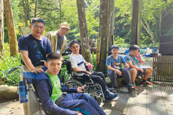 震旦人公益行動「溫暖隨行」-+傳遞愛心,溫暖你我 震旦人公益行動「溫暖隨行」-+傳遞愛心,溫暖你我