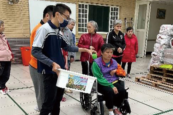 震旦人公益行動「溫暖隨行」 一絲溫暖、一記微笑 成就一切美好 震旦人公益行動「溫暖隨行」 一絲溫暖、一記微笑 成就一切美好
