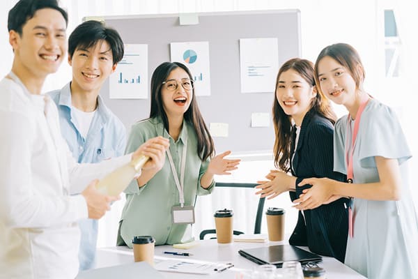 跨世代共創 集結各世代優勢 打造多元團隊 跨世代共創 集結各世代優勢 打造多元團隊