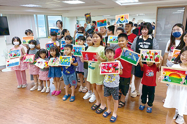 震旦人公益行動「溫暖隨行」 用陪伴,讓善意發光 震旦人公益行動「溫暖隨行」 用陪伴,讓善意發光
