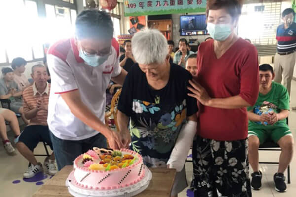 震旦人公益行動「溫暖隨行」 樂觀!是一把開啟美好明天的鑰匙 震旦人公益行動「溫暖隨行」 樂觀!是一把開啟美好明天的鑰匙