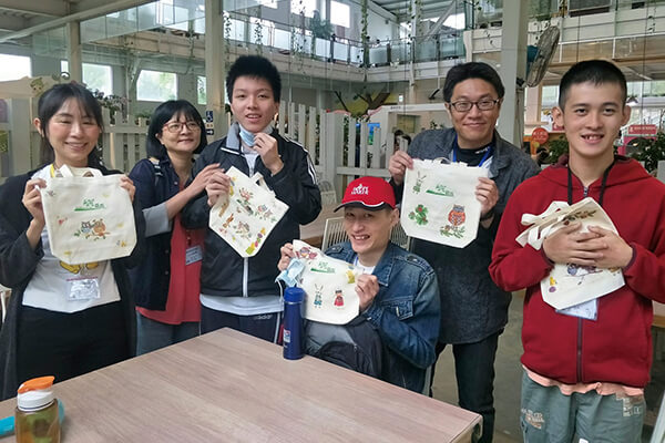 震旦人公益行動「溫暖隨行」 愛,讓每顆心都串聯在一起 震旦人公益行動「溫暖隨行」 愛,讓每顆心都串聯在一起
