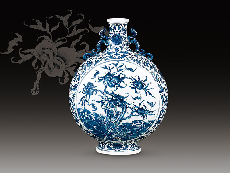 館藏精粹賞析—清乾隆 青花福壽海濤纏枝花卉紋扁壺 館藏精粹賞析—清乾隆 青花福壽海濤纏枝花卉紋扁壺